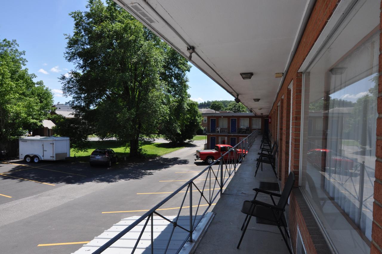 Budget Inn Near Westrock Covington Экстерьер фото